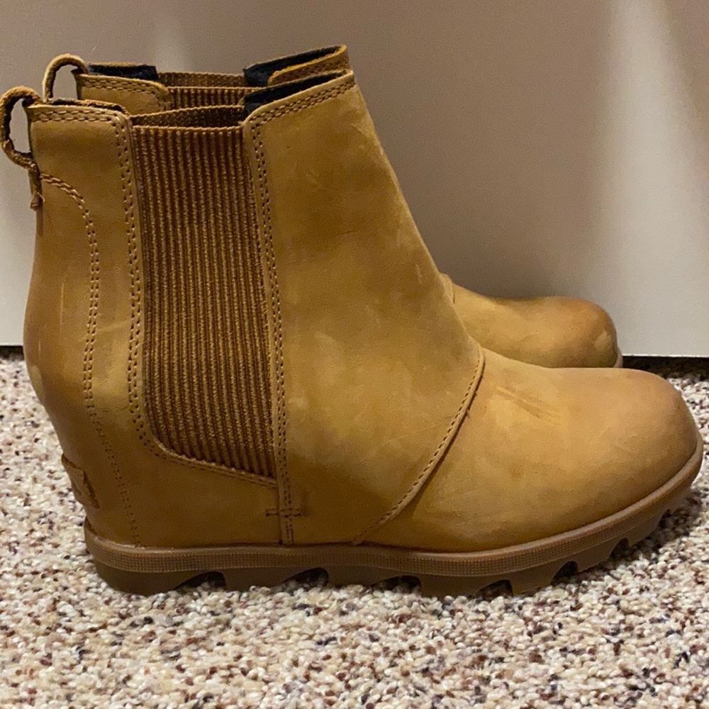Sorel boots, worn once, new condition
